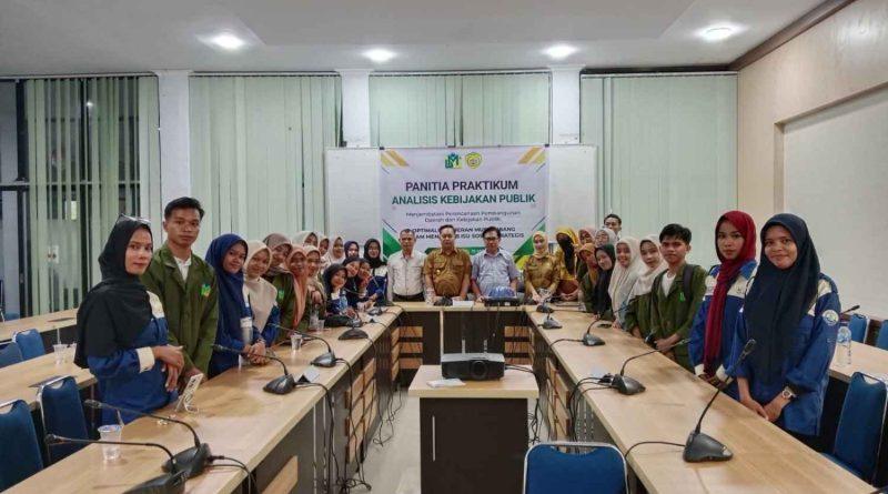 PRAKTIKUM ANALISIS KEBIJAKAN PUBLIK, MAHASISWA APD ANTUSIAS