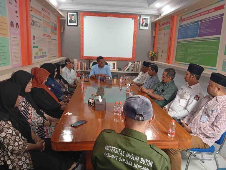 Mahasiswa KSM Prodi Administrasi Pemerintahan Daerah UMU Buton Ikuti Penguatan Zona Integritas dan Pengawasan Pemilu di KPU Kota Baubau